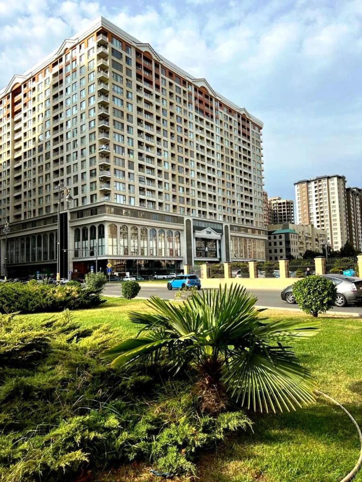 Satılır 3 otaqlı mənzil 141 m²