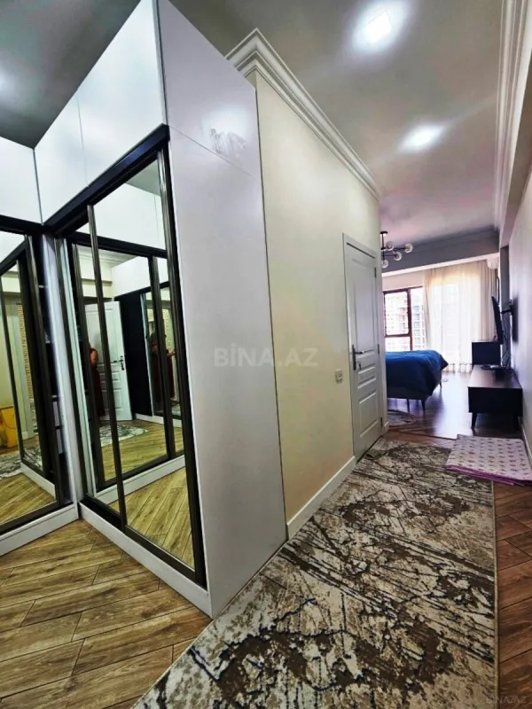 Satılır 3 otaqlı mənzil 141 m²