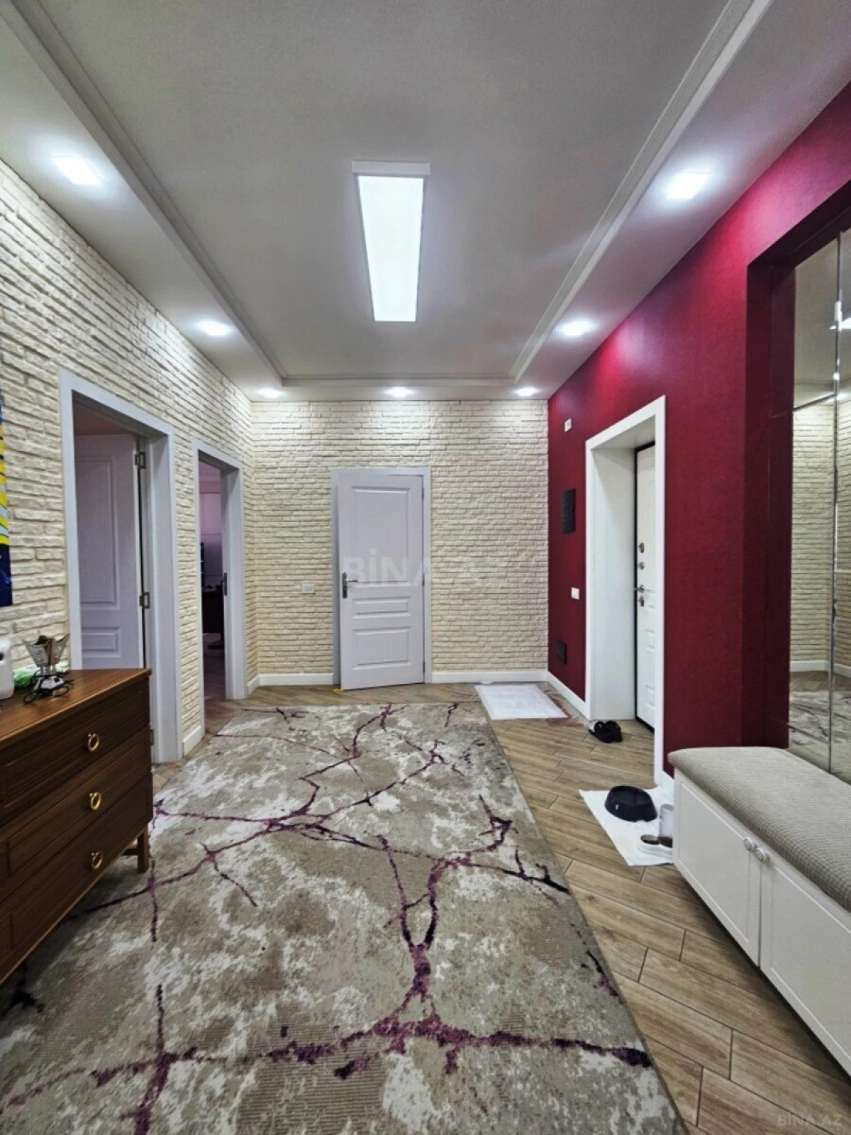 Satılır 3 otaqlı mənzil 141 m²