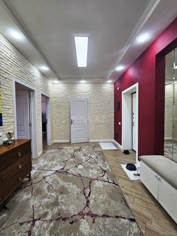 Satılır 3 otaqlı mənzil 141 m²