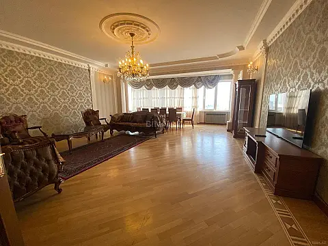 Satılır 4 otaqlı mənzil 225 m²