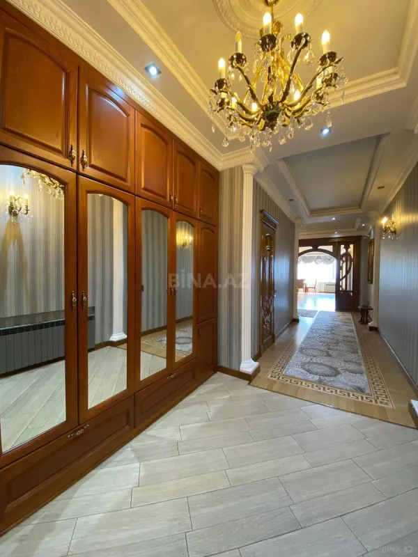 Satılır 4 otaqlı mənzil 225 m²