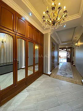 Satılır 4 otaqlı mənzil 225 m²