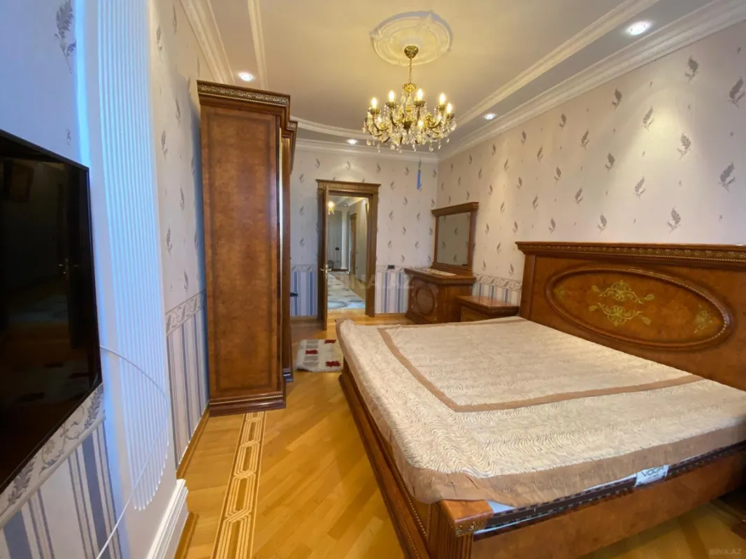 Satılır 4 otaqlı mənzil 225 m²