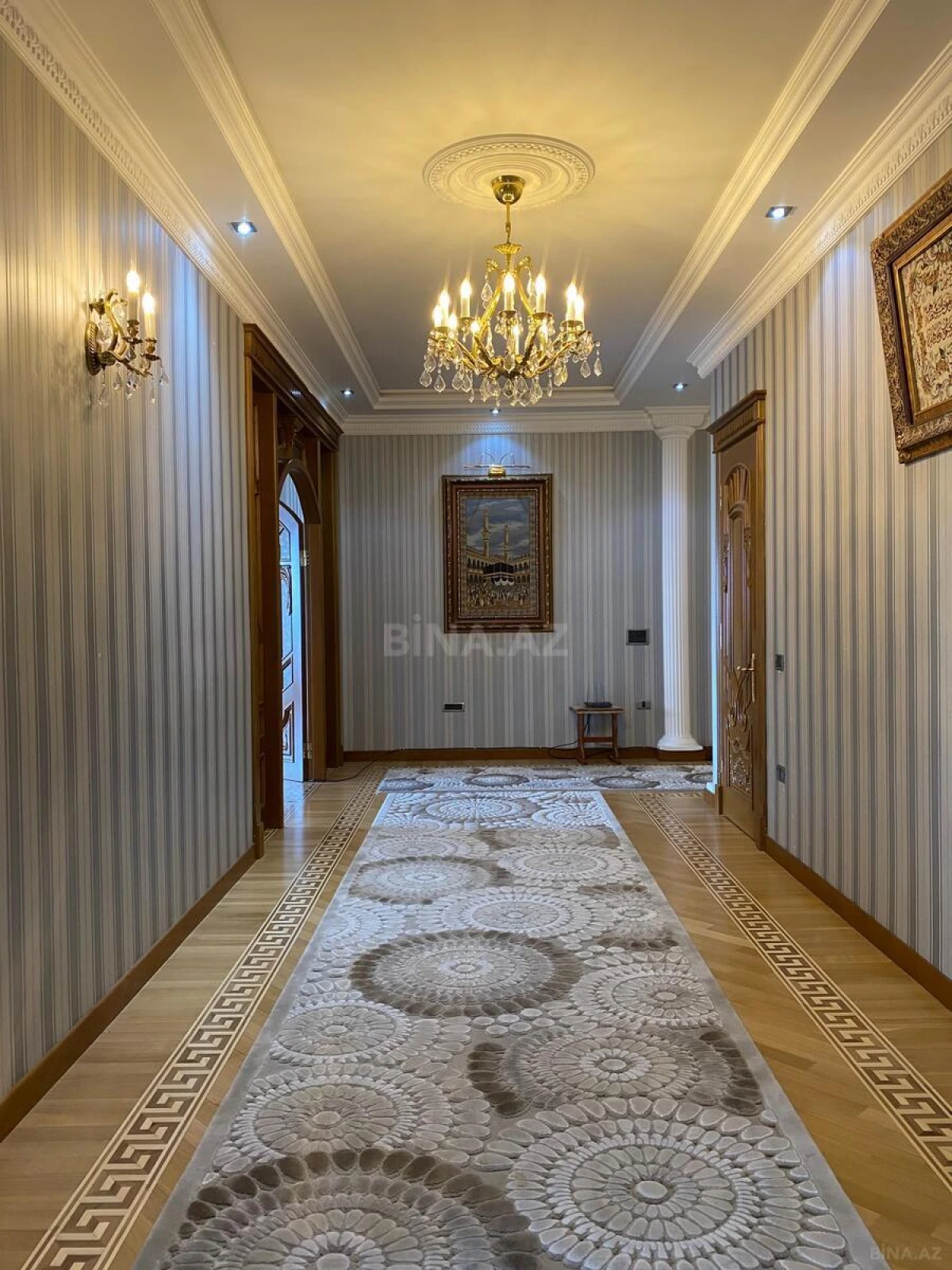 Satılır 4 otaqlı mənzil 225 m²