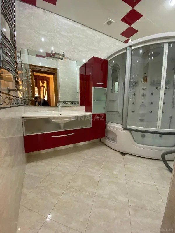 Satılır 4 otaqlı mənzil 225 m²