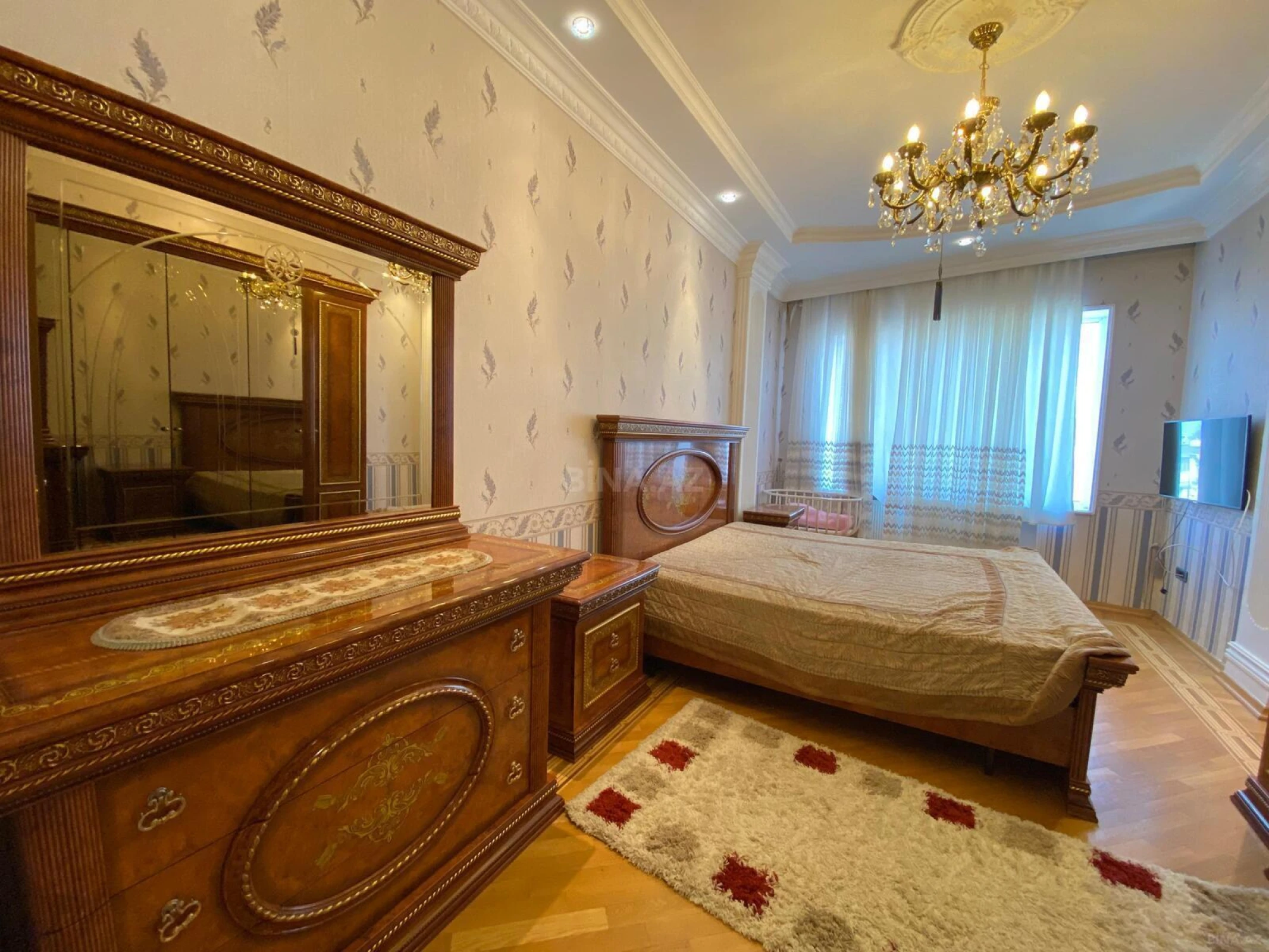 Satılır 4 otaqlı mənzil 225 m²