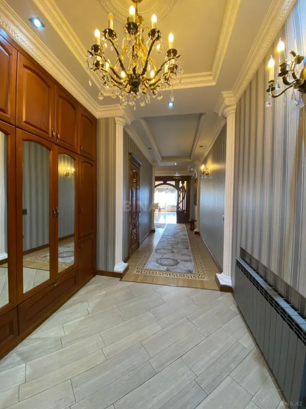 Satılır 4 otaqlı mənzil 225 m²