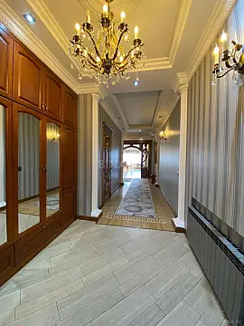 Satılır 4 otaqlı mənzil 225 m²