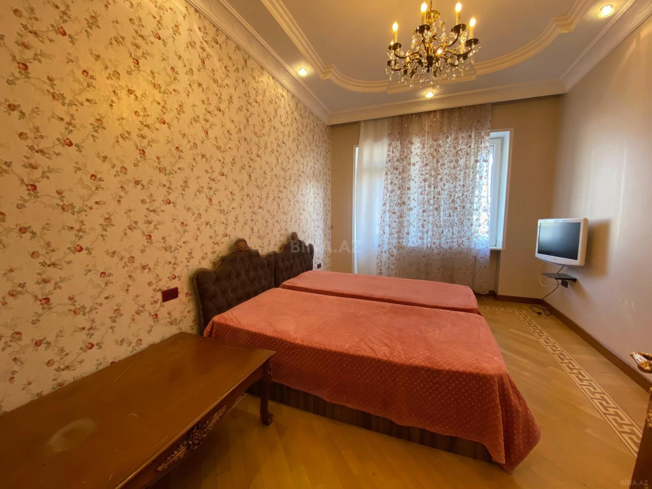 Satılır 4 otaqlı mənzil 225 m²