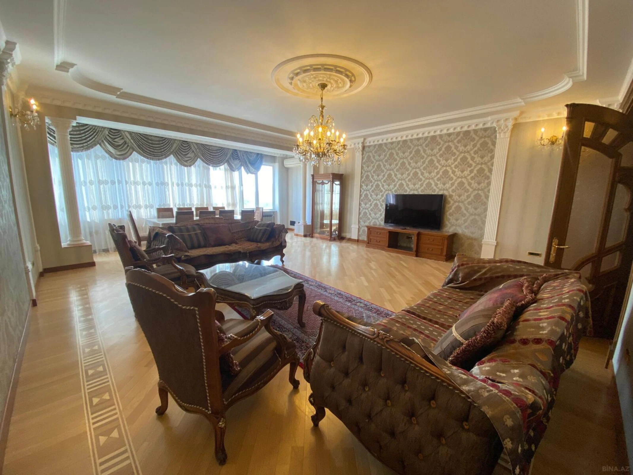 Satılır 4 otaqlı mənzil 225 m²