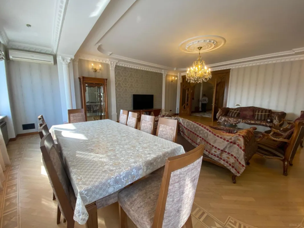 Satılır 4 otaqlı mənzil 225 m²