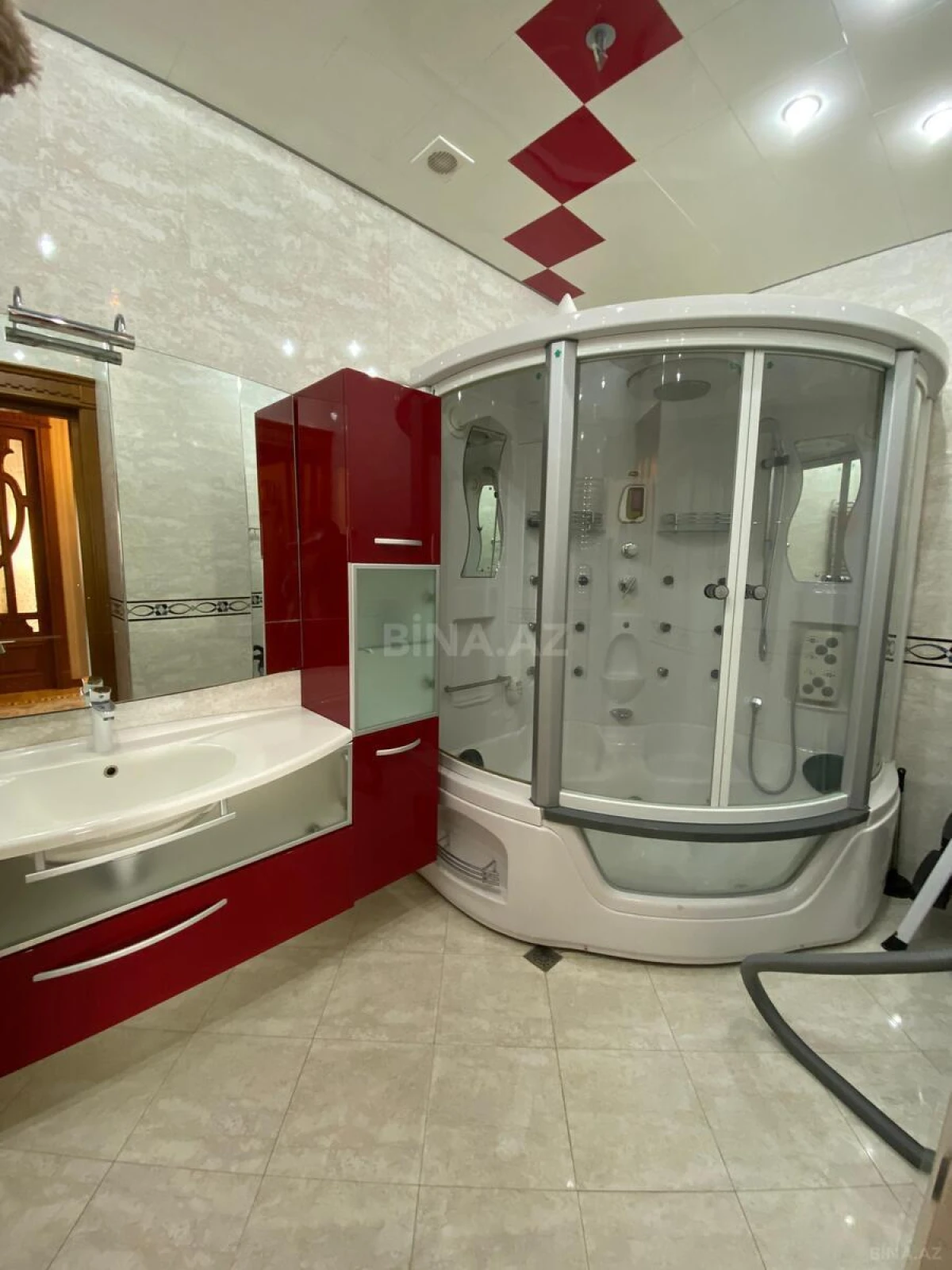 Satılır 4 otaqlı mənzil 225 m²