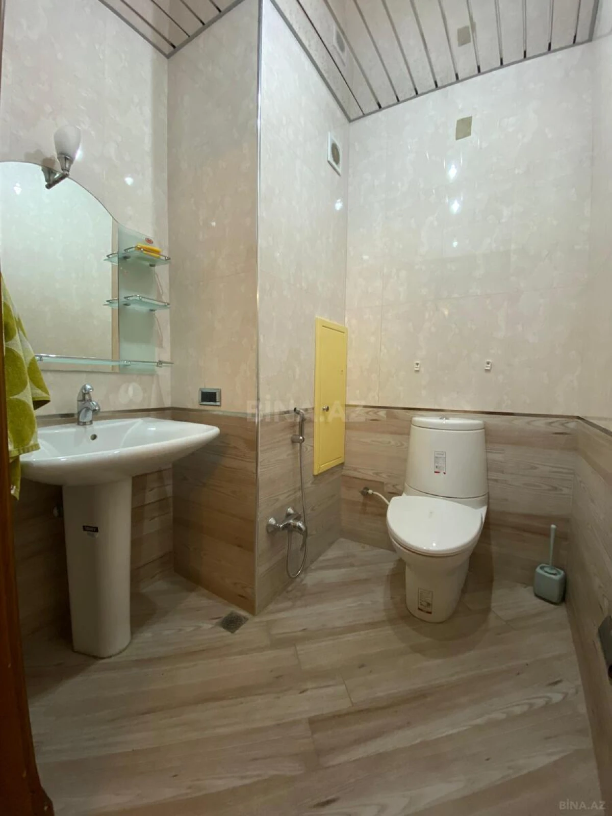 Satılır 4 otaqlı mənzil 225 m²