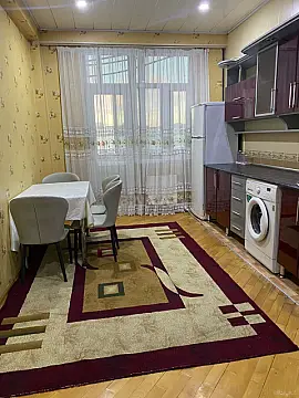 Kirayə verilir 2 otaqlı mənzil 80 m²