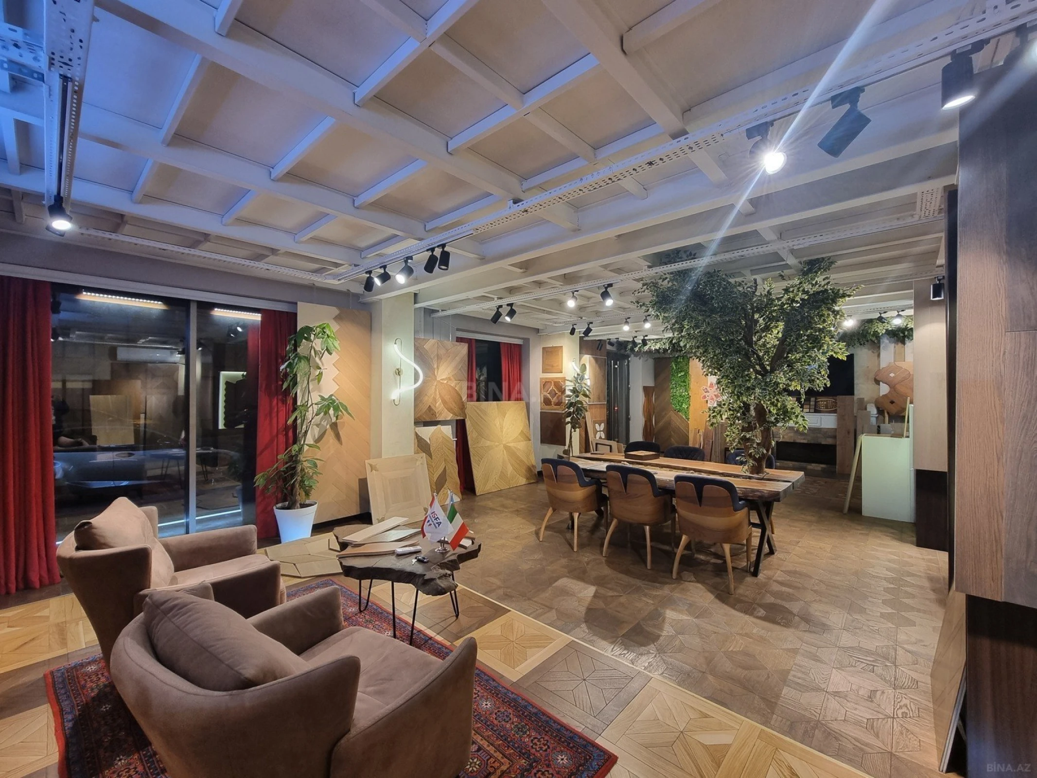 Kirayə verilir obyekt 306 m²