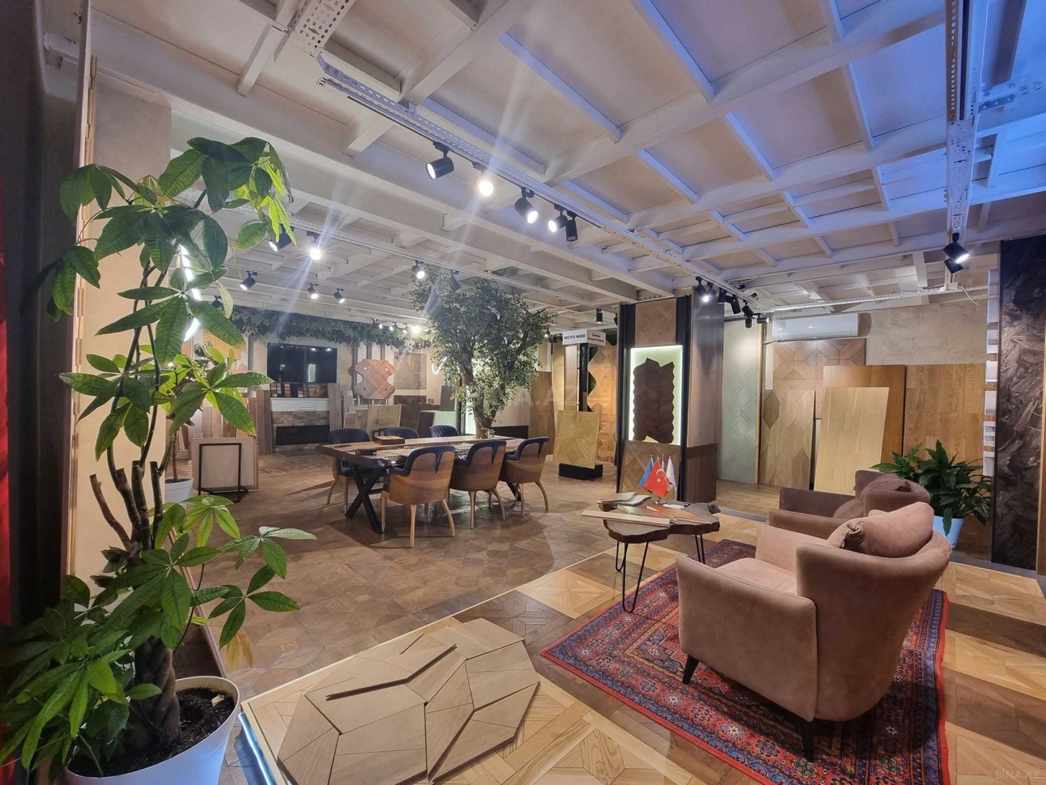 Kirayə verilir obyekt 306 m²