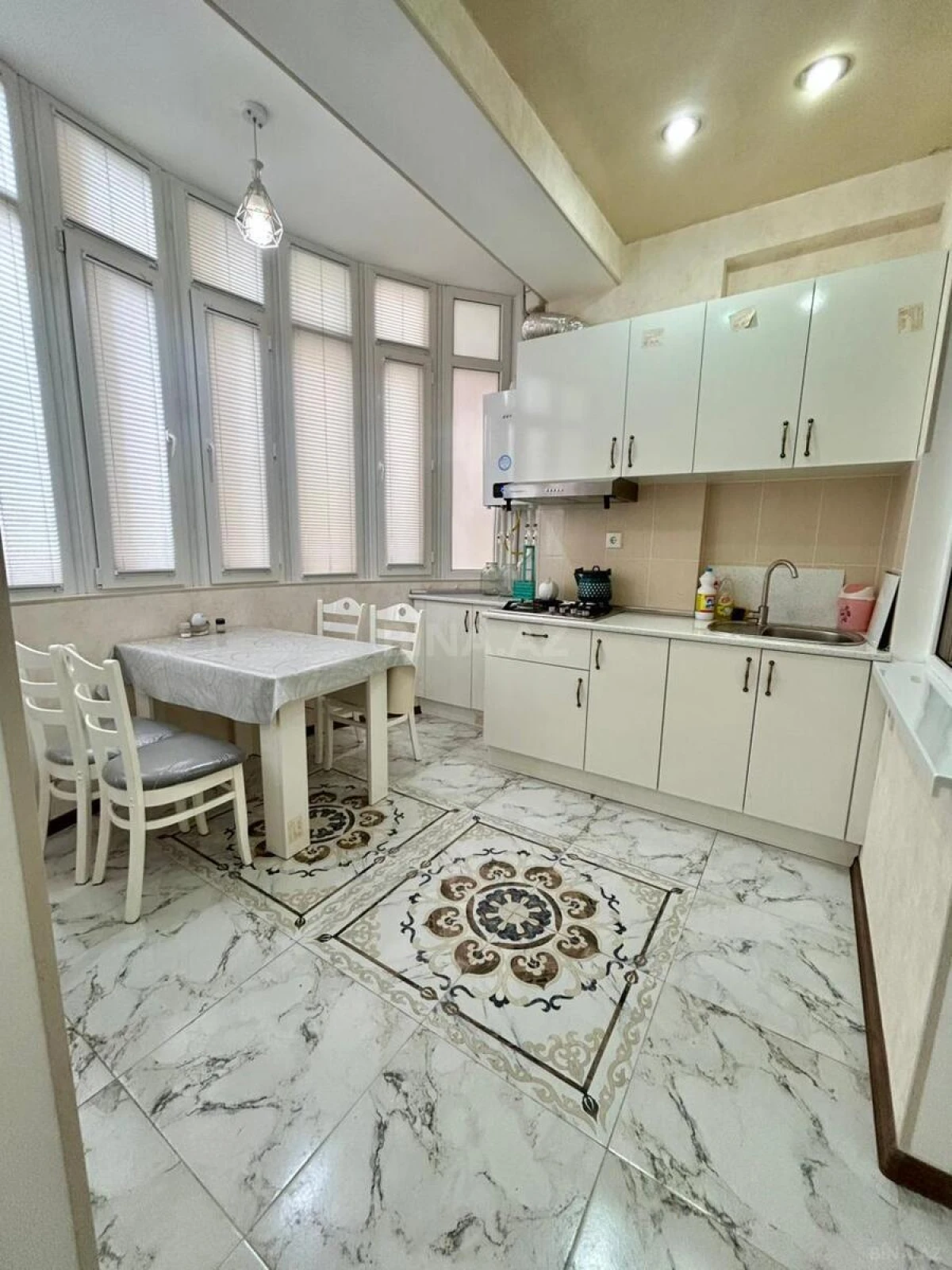 Kirayə verilir 2 otaqlı mənzil 61 m²