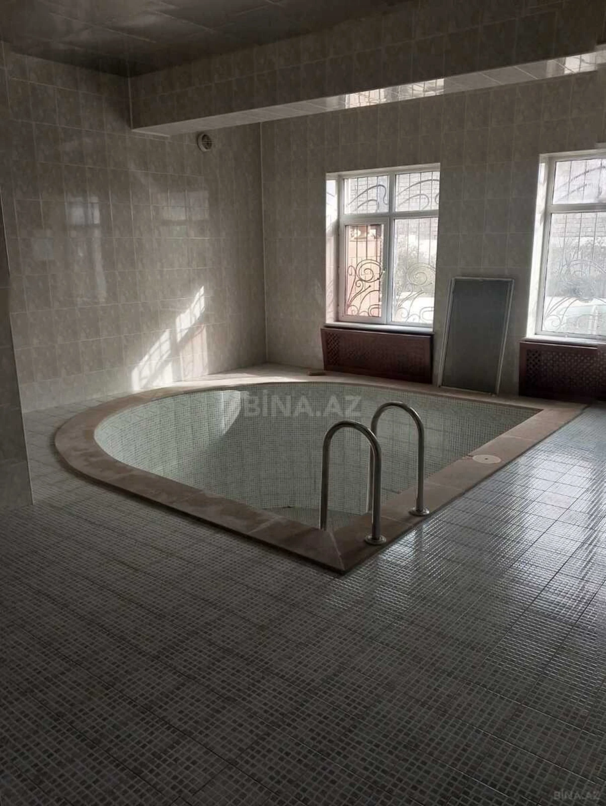 Kirayə verilir 6 otaqlı həyət evi 600 m²