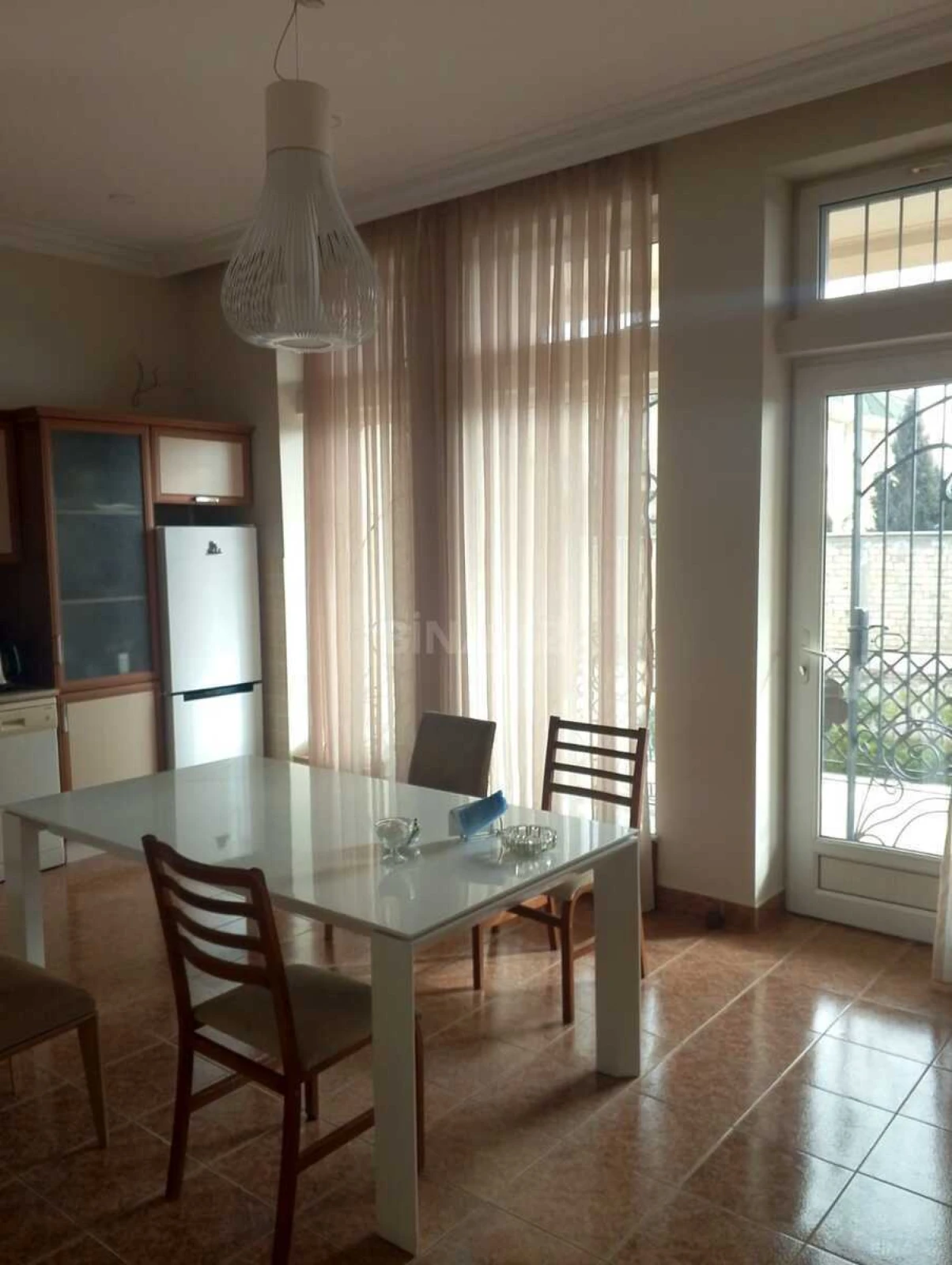 Kirayə verilir 6 otaqlı həyət evi 600 m²