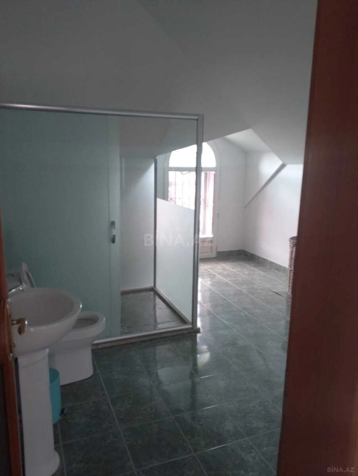 Kirayə verilir 6 otaqlı həyət evi 600 m²