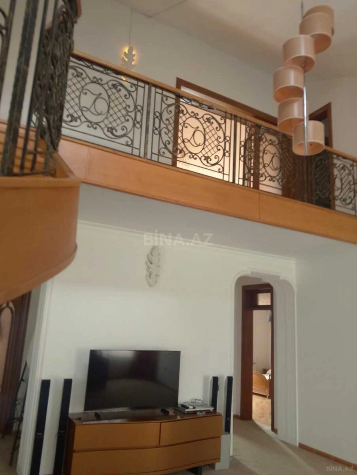 Kirayə verilir 6 otaqlı həyət evi 600 m²