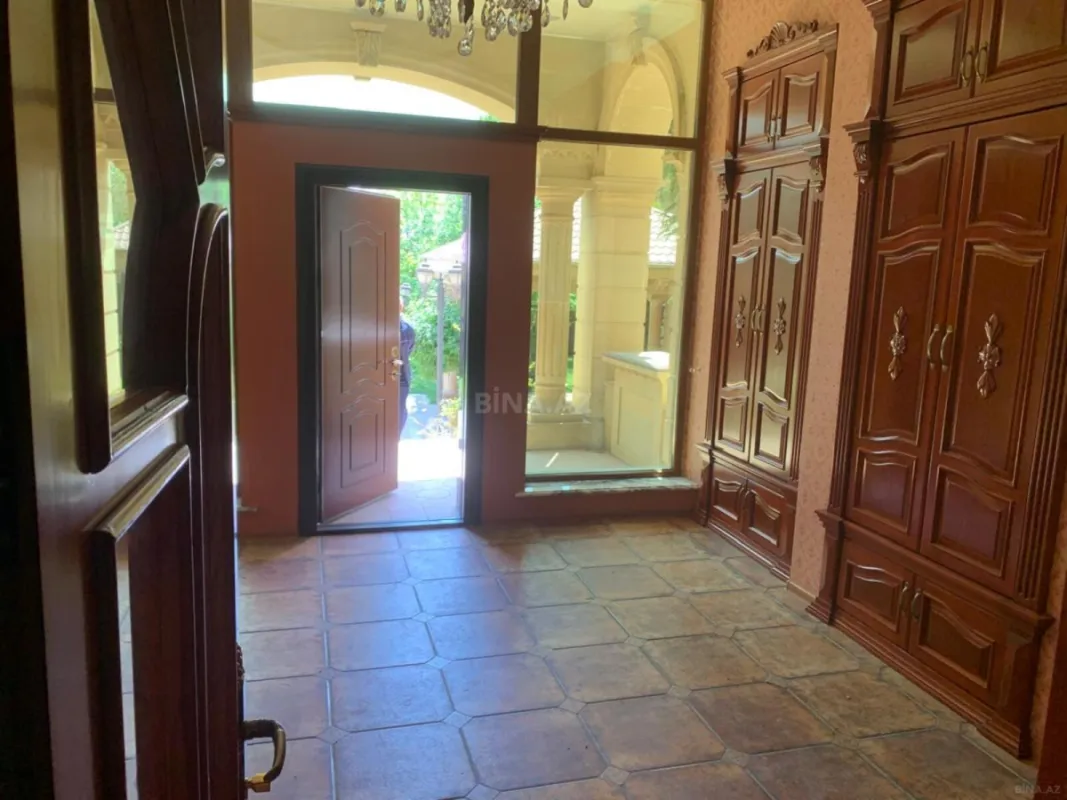 Satılır 10 otaqlı həyət evi 450 m²