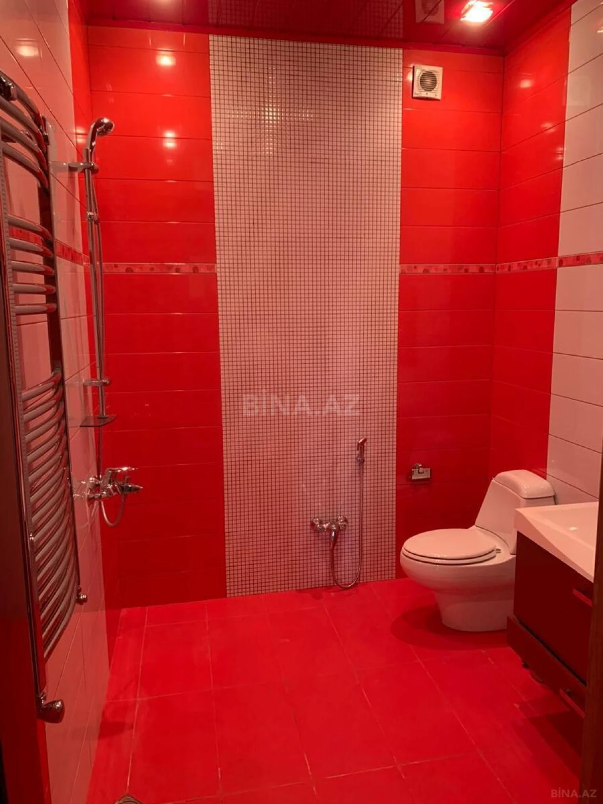 Satılır 10 otaqlı həyət evi 450 m²