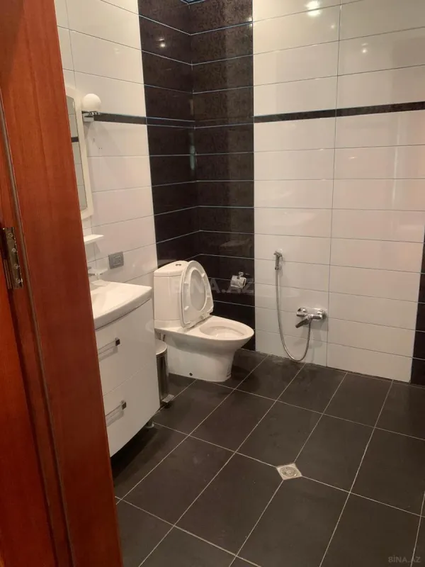 Satılır 10 otaqlı həyət evi 450 m²