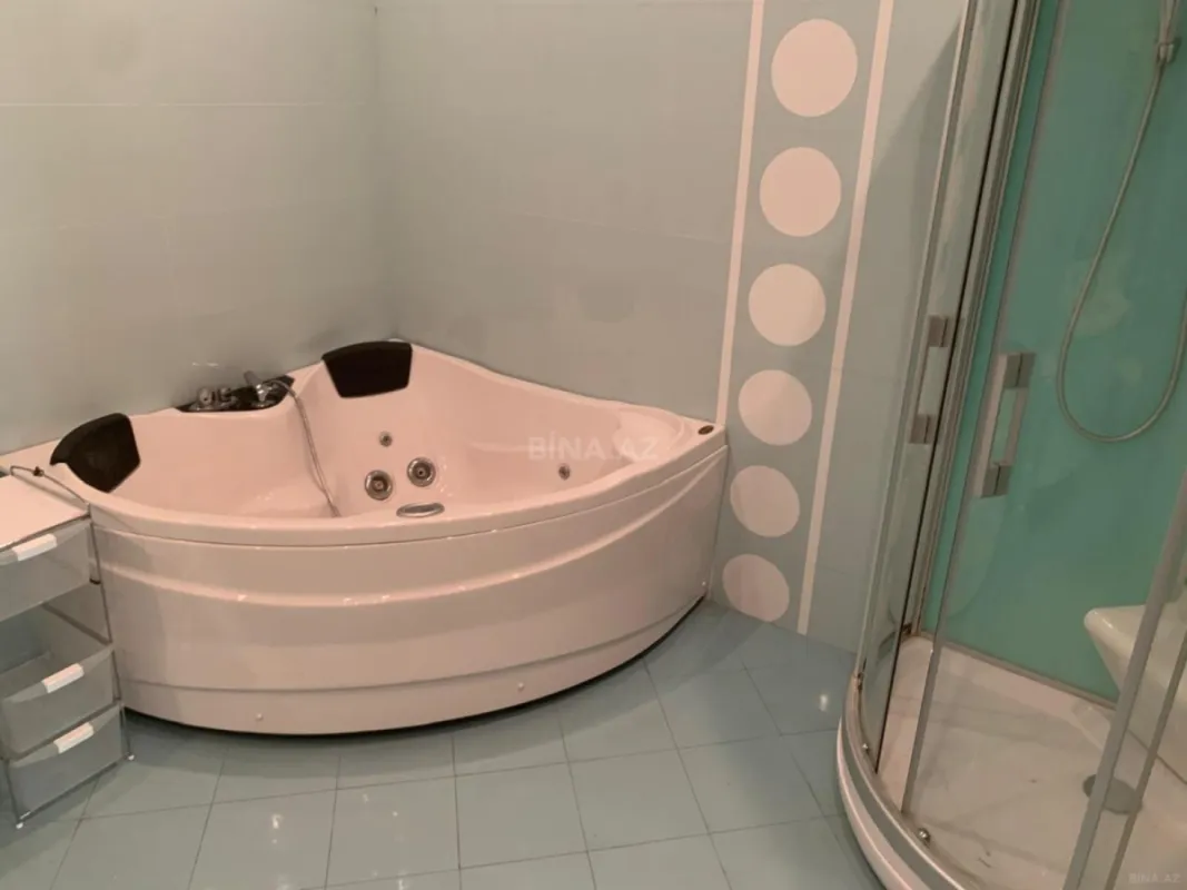 Satılır 10 otaqlı həyət evi 450 m²