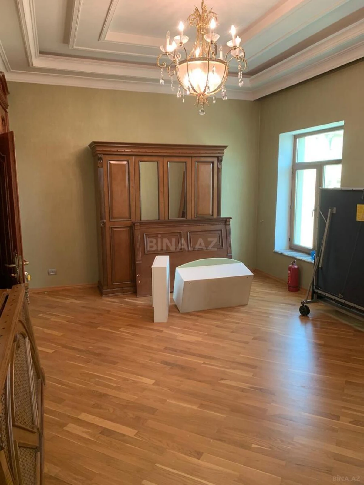 Satılır 10 otaqlı həyət evi 450 m²