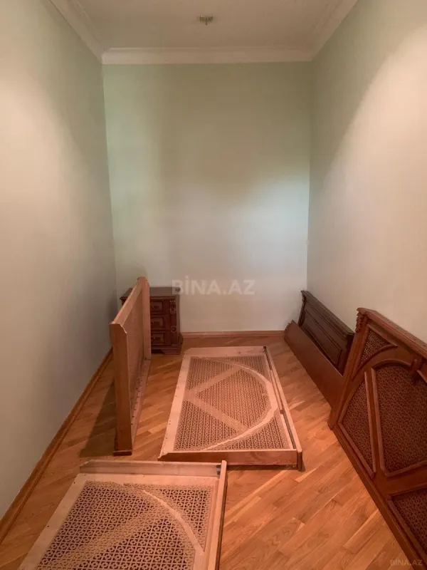 Satılır 10 otaqlı həyət evi 450 m²