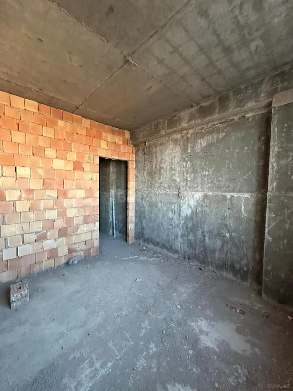 Satılır 3 otaqlı mənzil 136 m²