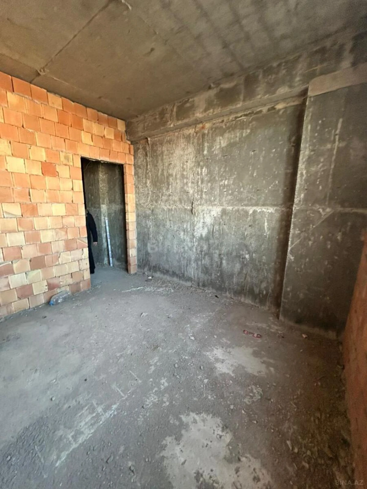 Satılır 3 otaqlı mənzil 136 m²