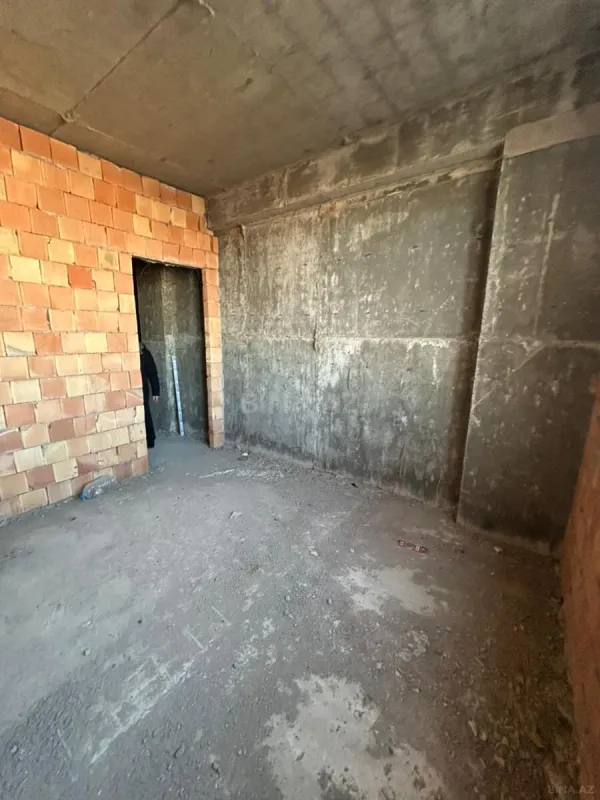 Satılır 3 otaqlı mənzil 136 m²