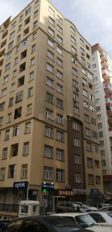 Satılır 3 otaqlı mənzil 136 m²