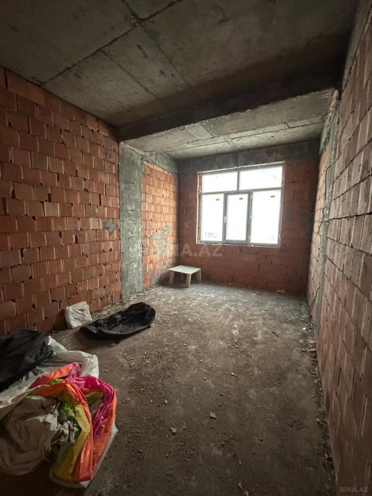 Satılır 3 otaqlı mənzil 136 m²