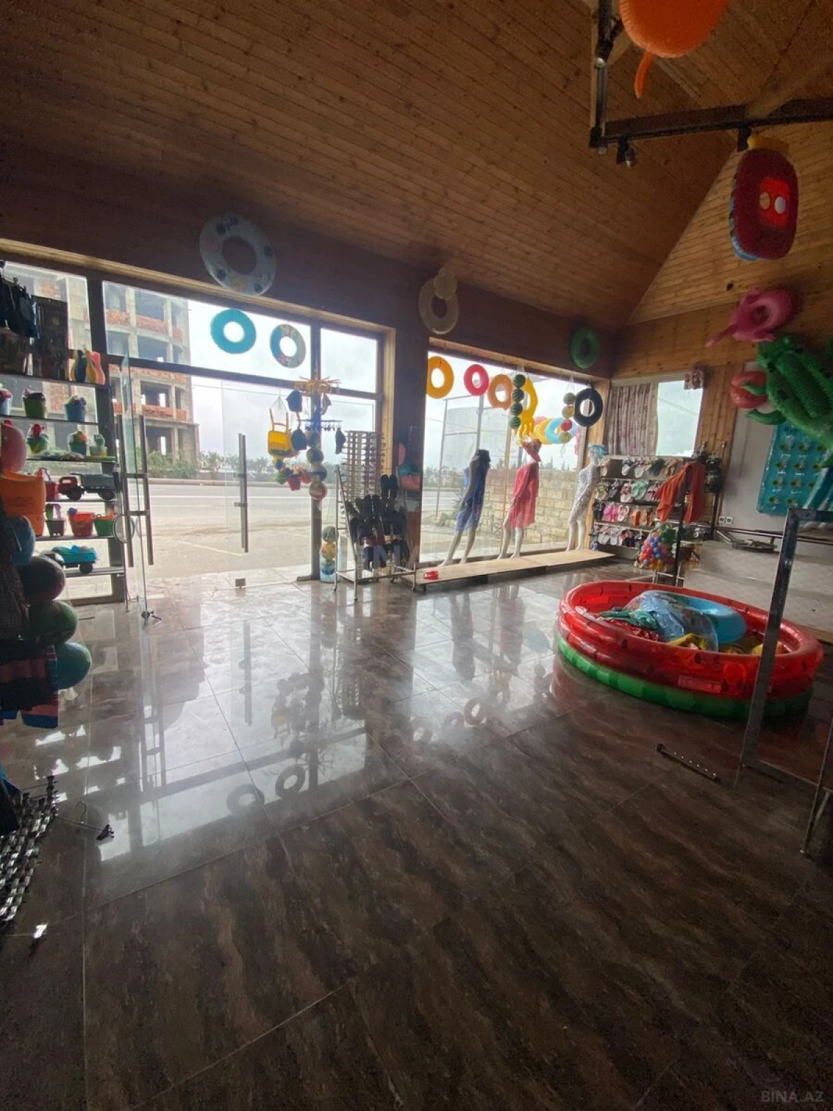 Satılır obyekt 250 m²