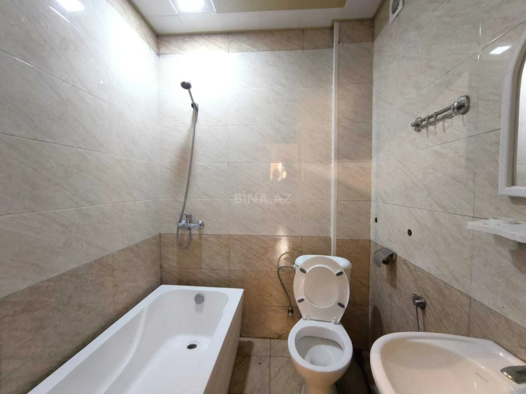 Kirayə verilir 2 otaqlı mənzil 70 m²
