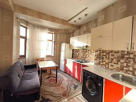 Kirayə verilir 2 otaqlı mənzil 70 m²