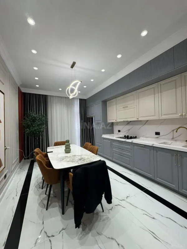 Satılır 4 otaqlı mənzil 208 m²