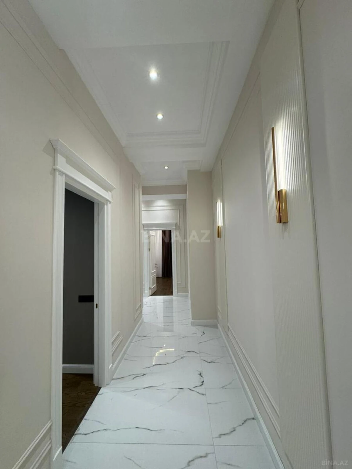 Satılır 4 otaqlı mənzil 208 m²