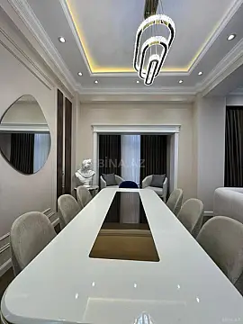 Satılır 4 otaqlı mənzil 208 m²