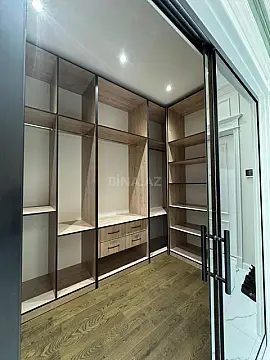 Satılır 4 otaqlı mənzil 208 m²