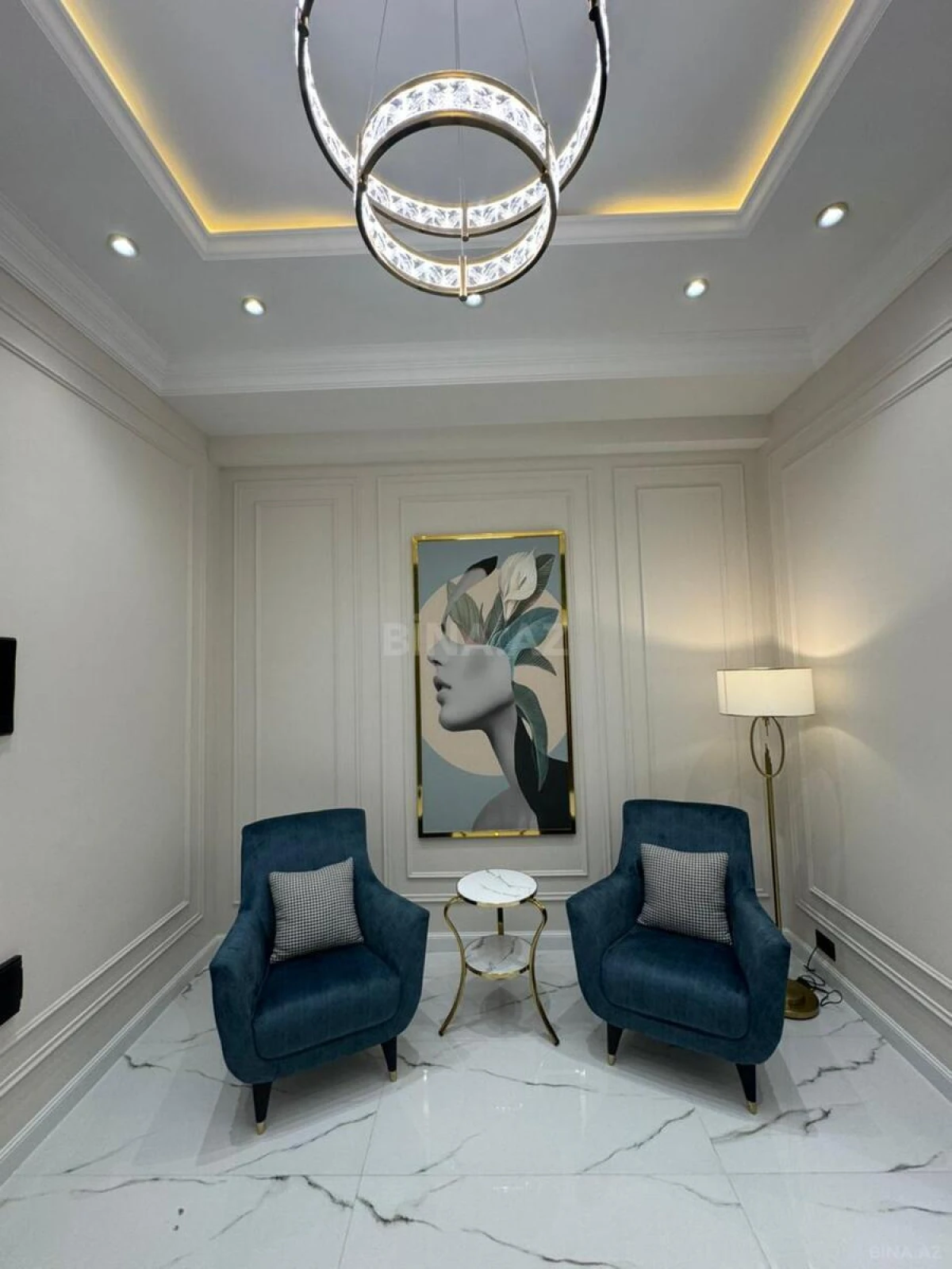 Satılır 4 otaqlı mənzil 208 m²