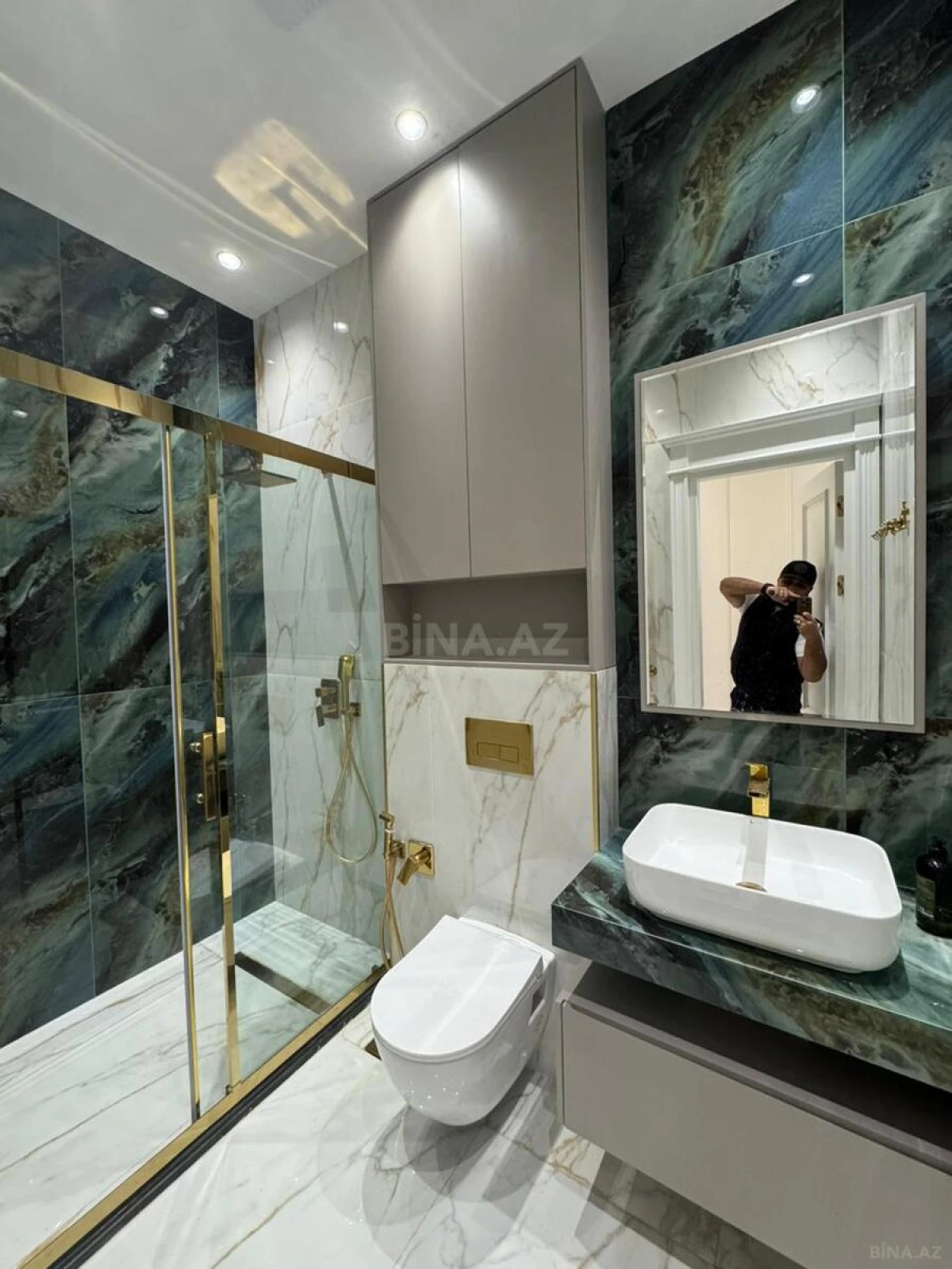 Satılır 4 otaqlı mənzil 208 m²