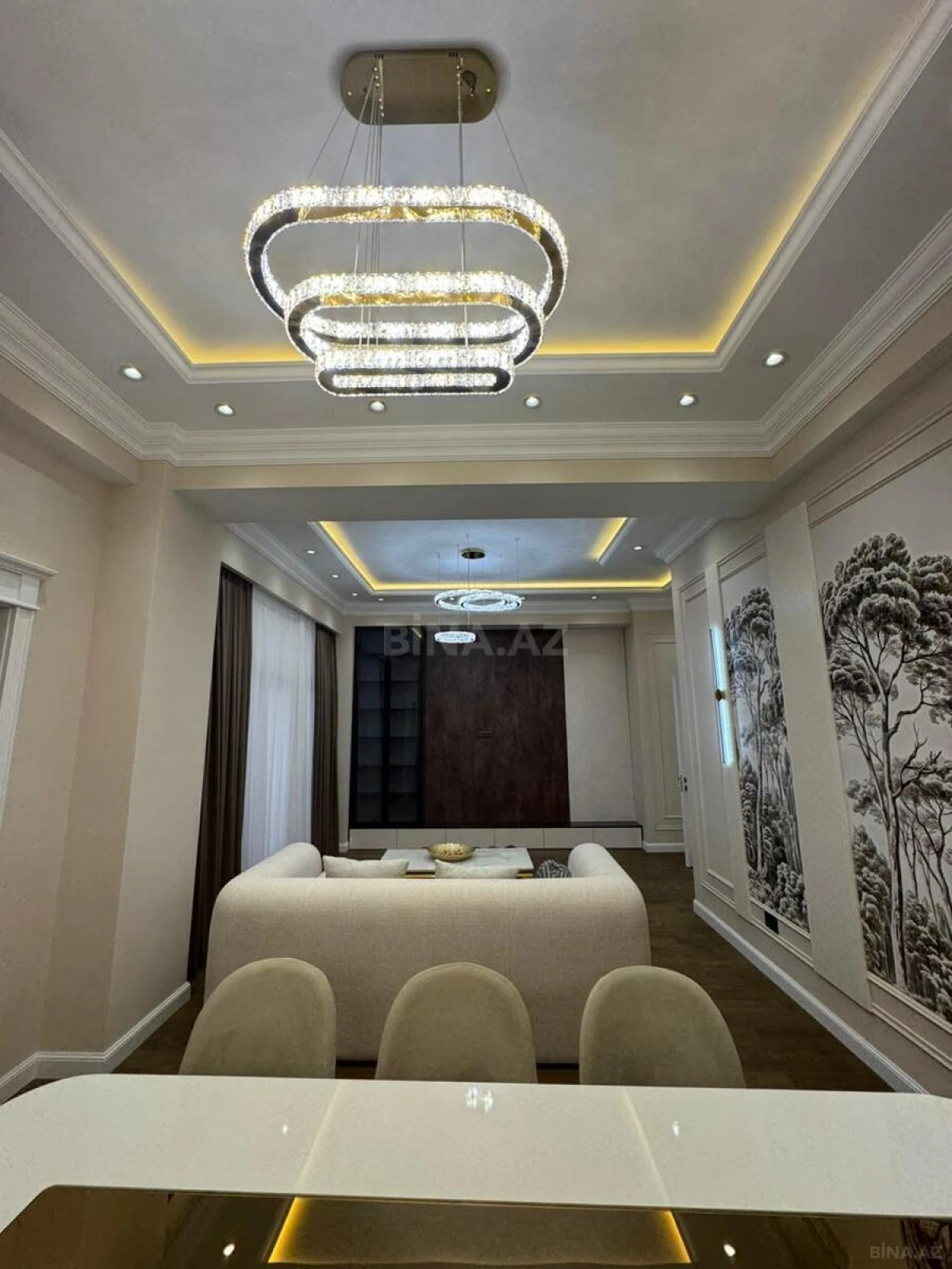 Satılır 4 otaqlı mənzil 208 m²