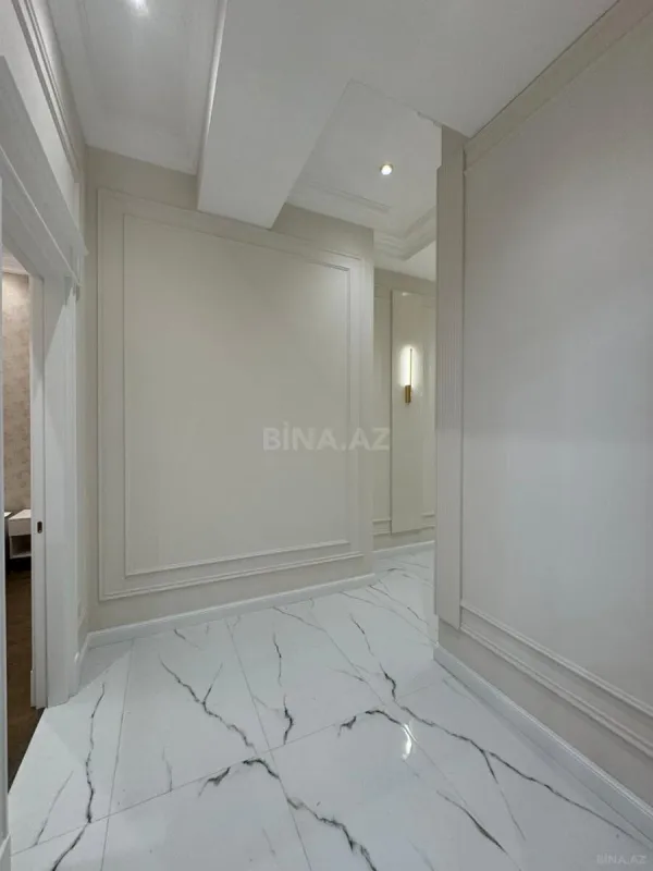 Satılır 4 otaqlı mənzil 208 m²