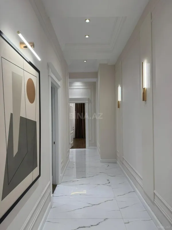 Satılır 4 otaqlı mənzil 208 m²