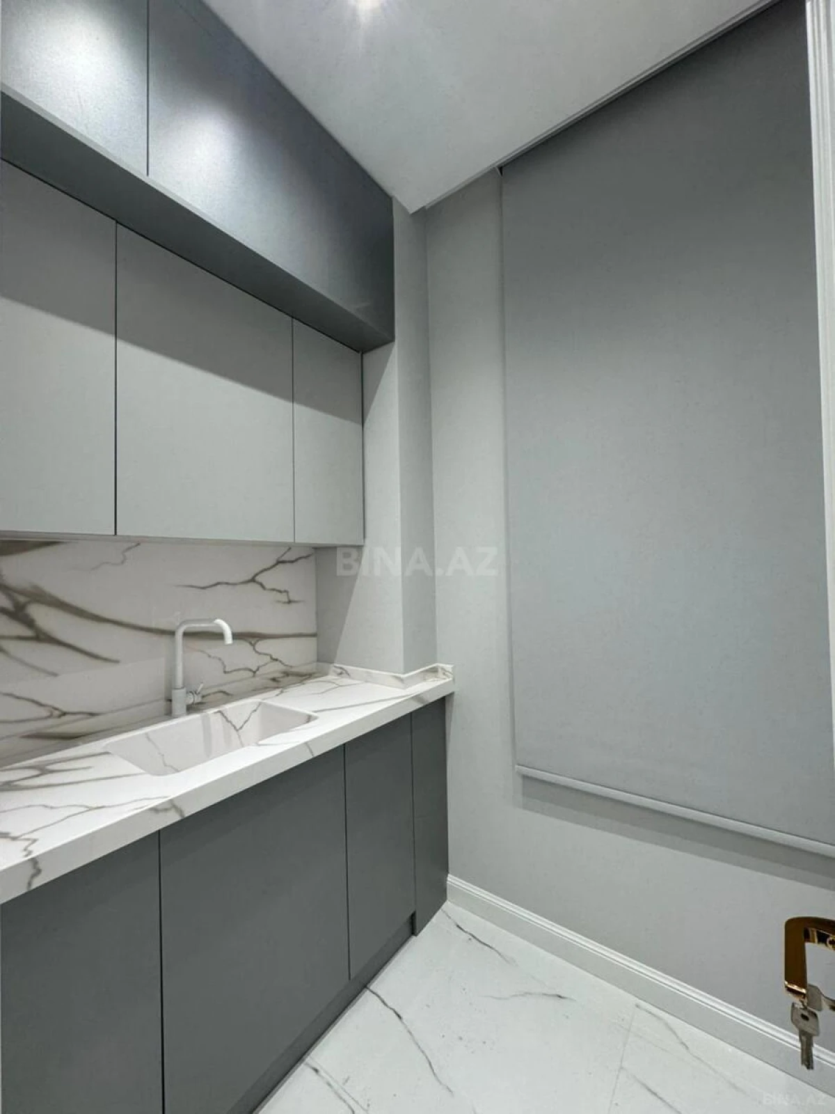 Satılır 4 otaqlı mənzil 208 m²